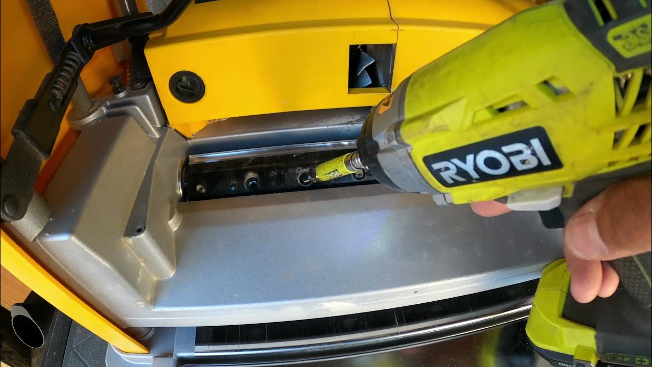 Changing the blade on the Dewalt Planer VIDEO starts at 140? YouTube