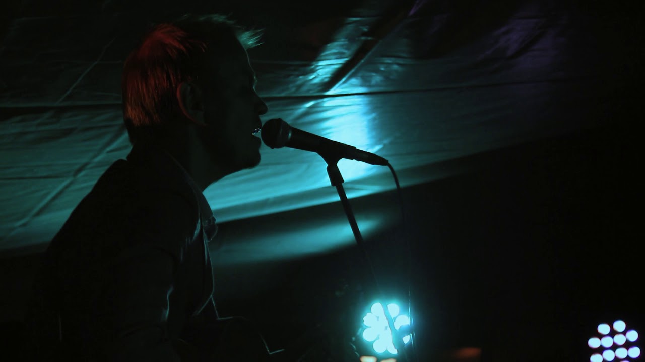 Mads Mouritz synger Lille Krokodille i Avlehaven 2017