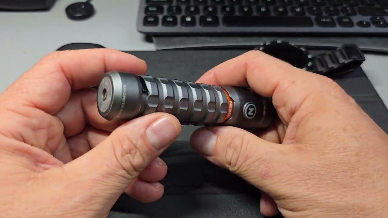 Latarka NEBO TORCHY 2K 2000 lumenów w kieszeni