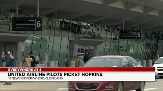 United pilots hit picket lines at Cleveland Hopkins Airport, demand better contract