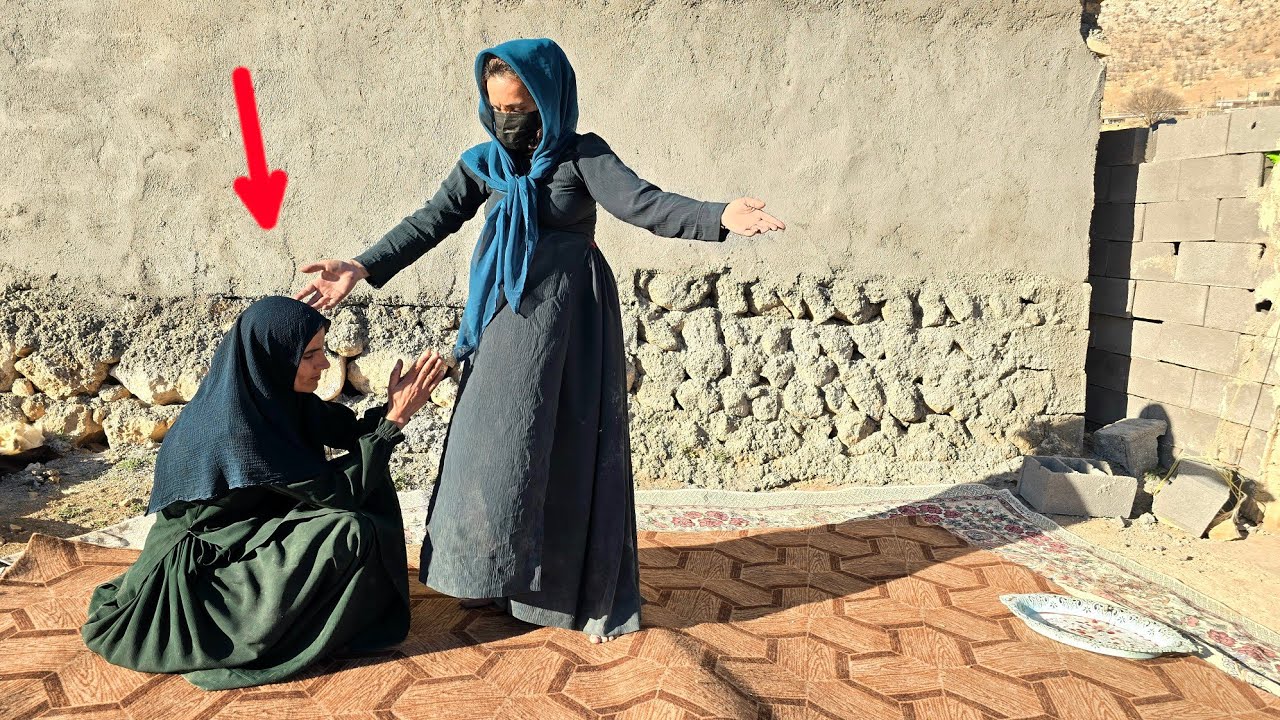 Крыша хижины была достроена: злая женщина попросила у Наргис прощения.