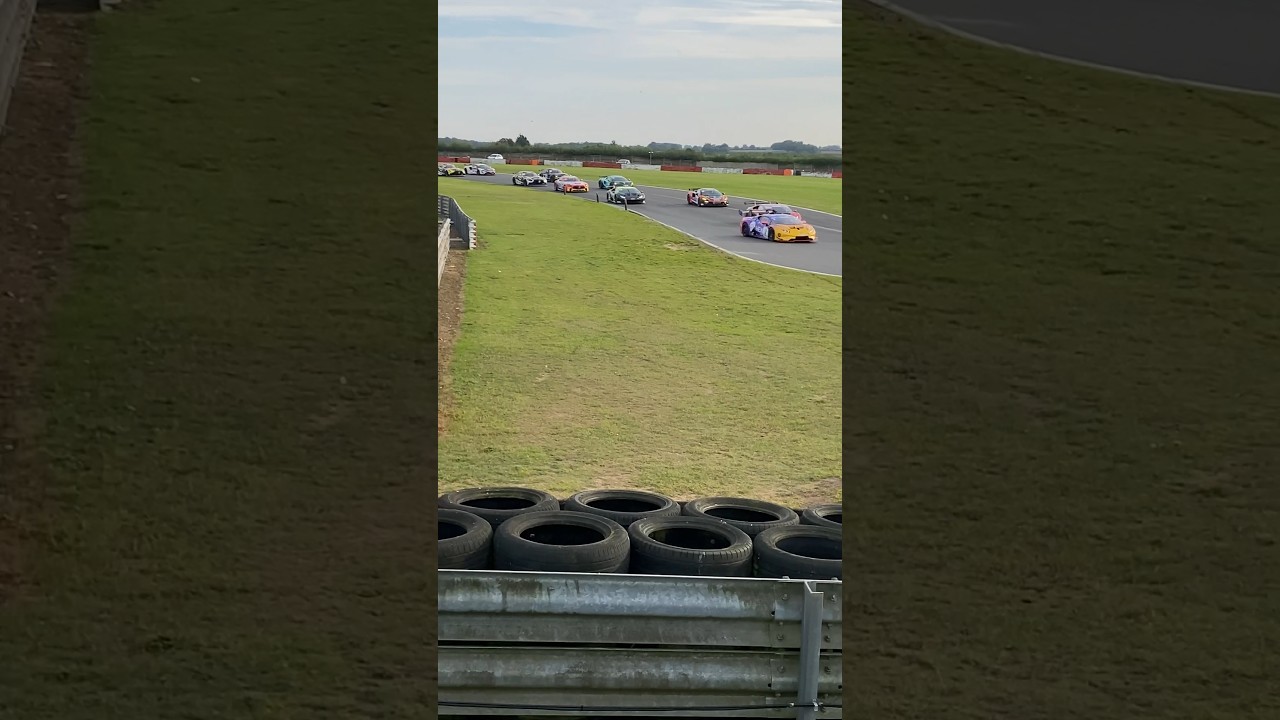 GT Cup / Snetterton / Race 2 Formation Lap 