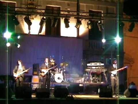 Guarda Beatles cover - Let it be by the Moondogs Beatles Tribute Band su YouTube Guarda Beatles cover - Let it be by the Moondogs Beatles Tribute Band su YouTube