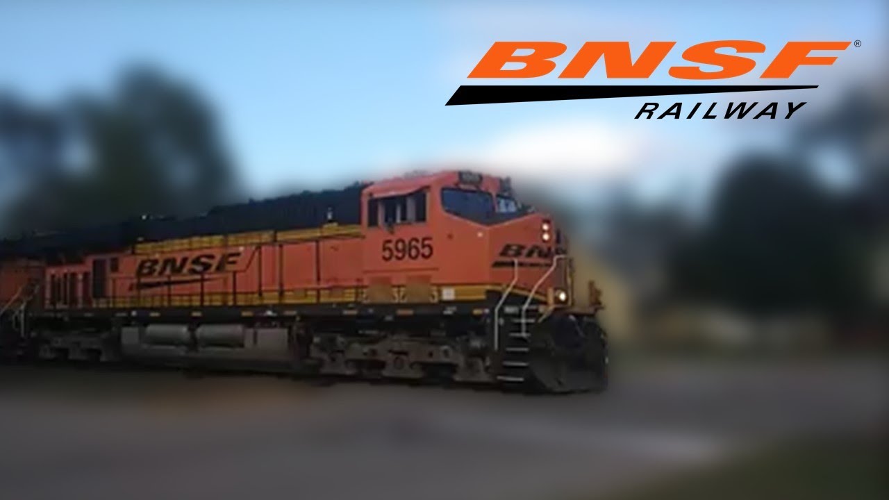 【Loud Train Horn】1.4 MILE Freight Train pulled by BNSF 5965 + 6141