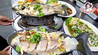 Riverside Thai Food! How Thai Chef Runs Freshest Seafood Restaurant in Malaysia! #泰国餐 -Street Food