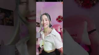 Hot Girl Live Bigo Khoe Ngực Căng Tròn 