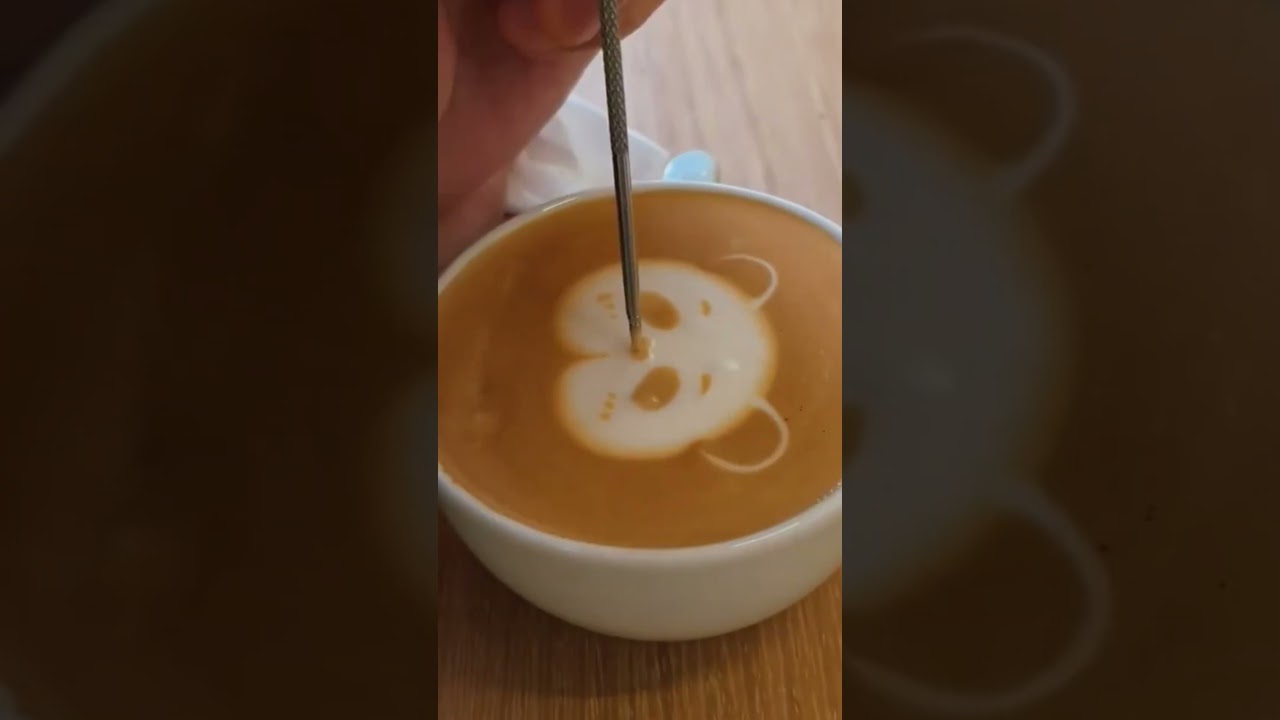 oso en arte latte Shorts