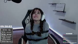 Cristina Procede A Besar Al Micrófono