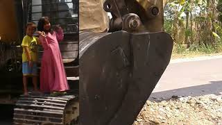 GOYANG DUA JARI TASYA ROSMALA