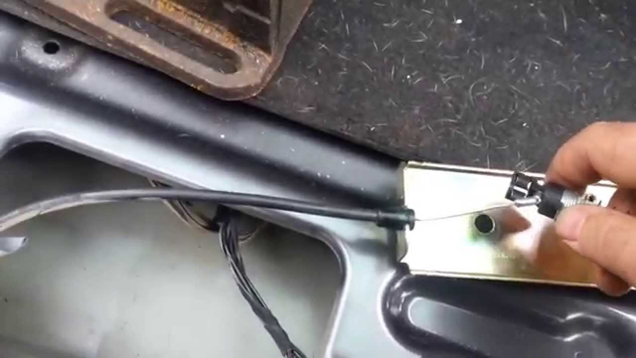 Discovery3/LR3 rear door fix part 1 YouTube