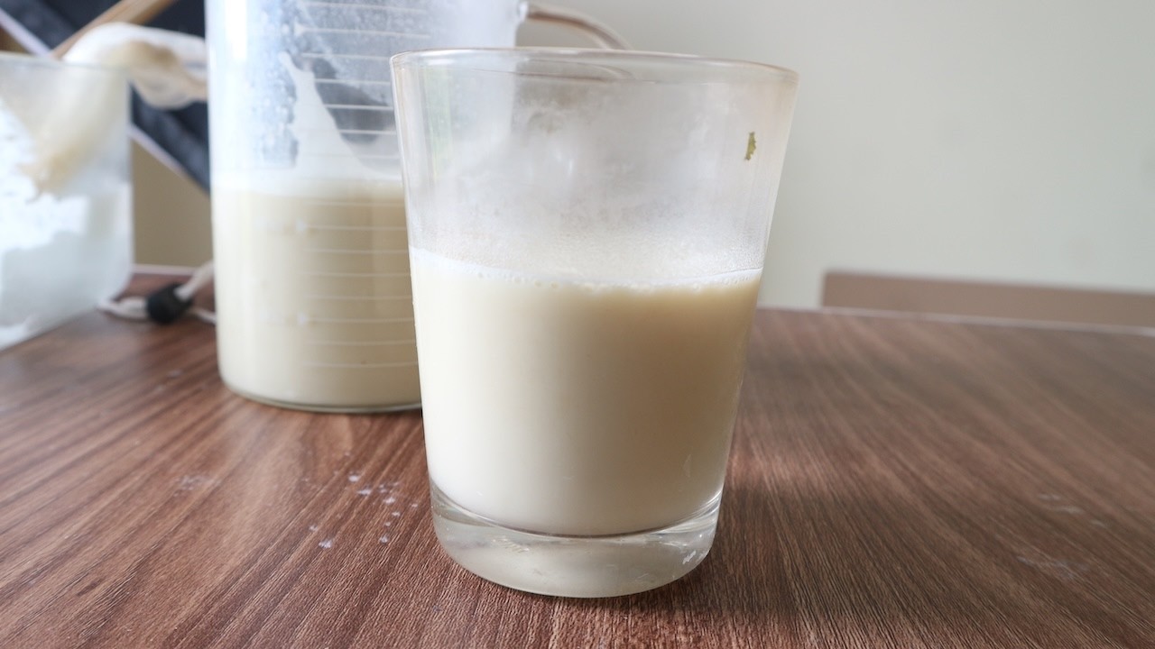 Cách làm sữa đậu nành hạt điều tinh bột nghệ bằng máy làm sữa hạt