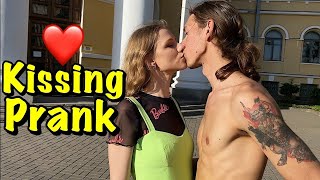 Kissing Prank: ПОЦЕЛУЙ С НЕЗНАКОМКОЙ | РАЗВОД НА ПОЦЕЛУЙ| НЕ ВОШЕДШЕЕ#4