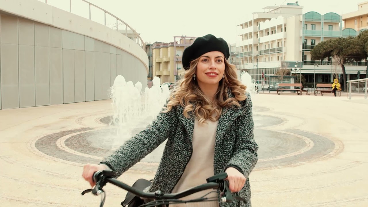 Bici elettrica Made in Italy Cobran New Easy - YouTube