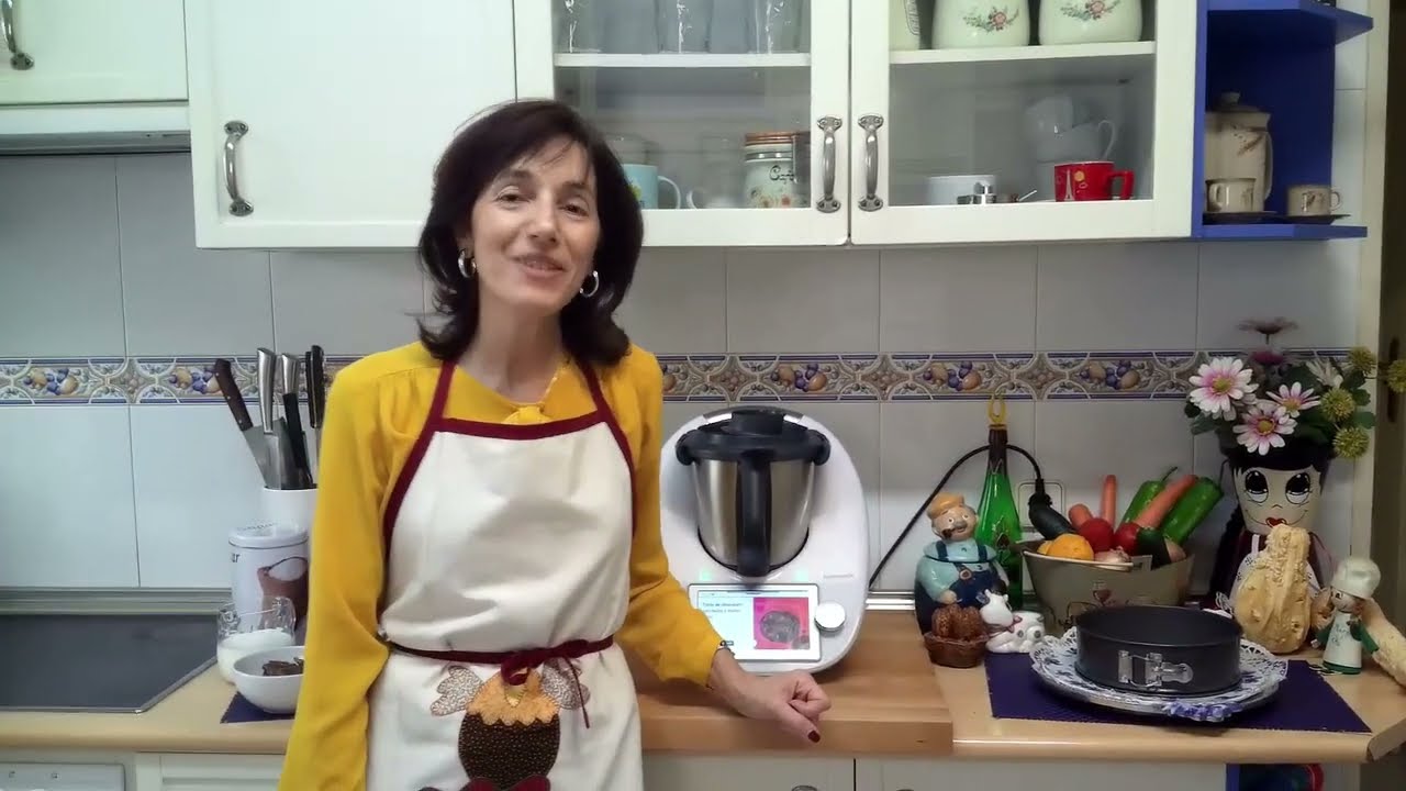 Tarta de chocolate con leche y frutos rojos en thermomix.