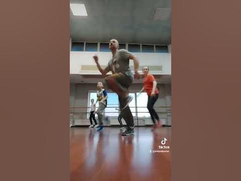Быстрый танец ногами