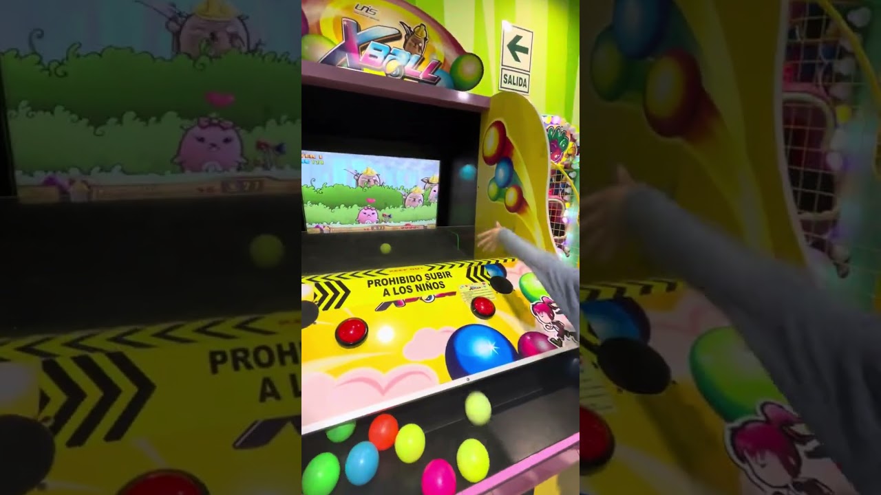 Niño va al Coneypark y juega XBall