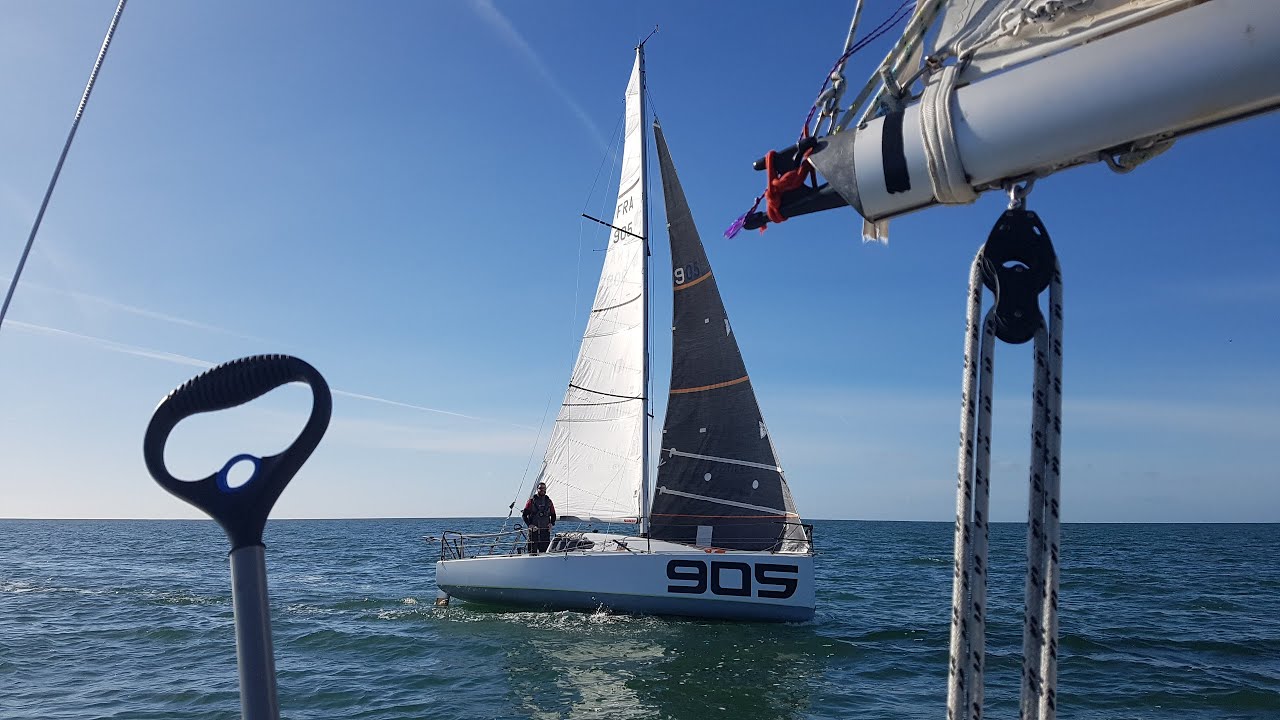 ⁣voilier Yannick. Rencontres en mer avec des mini 6.50 du pôle de la Turballe.