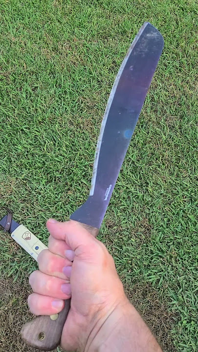 Because everyone needs a truck machete... The Condor Australian Army Machete #machetes #bushcraft