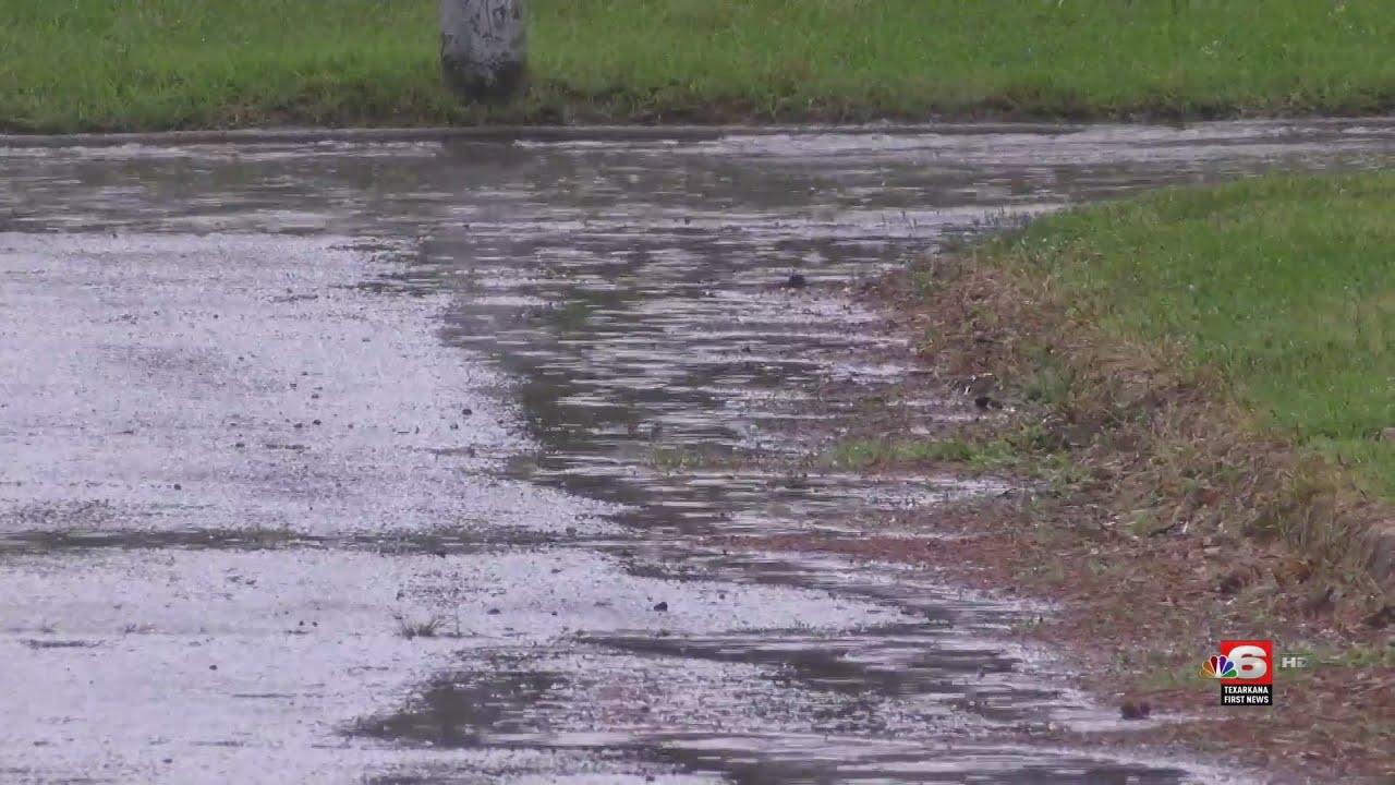 Flash flooding causing some problems on Texarkana roads - YouTube