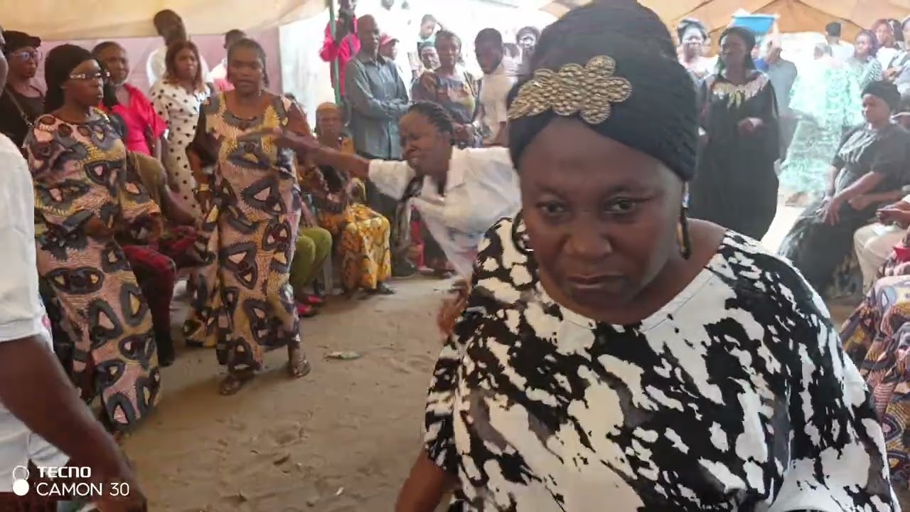 L'Orchestre la jeunesse de boundji avec douleur en coeur pense de notre artiste cebondo 