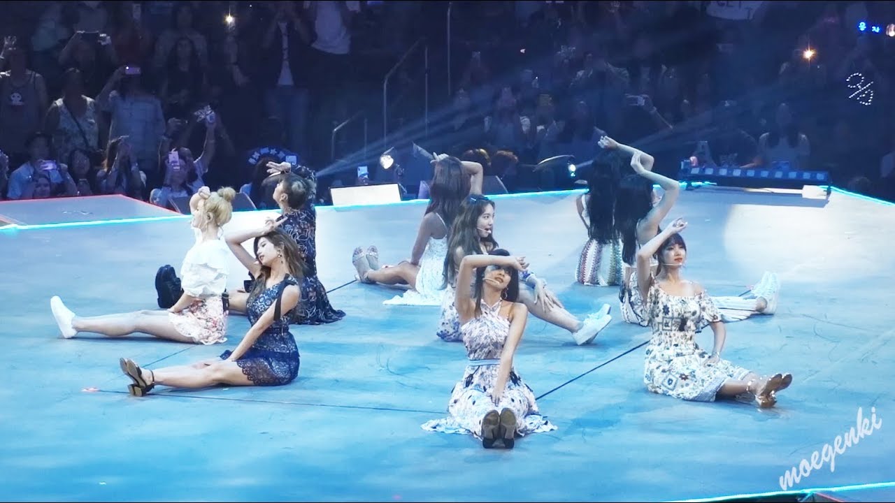TWICE - Dance the Night Away (KCON LA 2018)