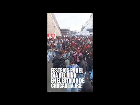 Festejos por el día de la niñez en el estadio de Chacarita Jrs.