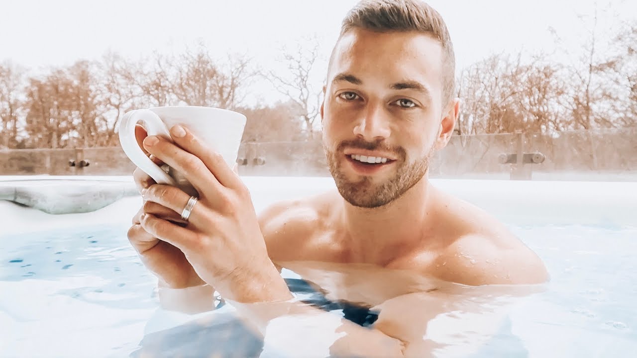 A TREE HOUSE TERRACE HOT TUB | LYDIA MILLEN & ALI GORDON | AD