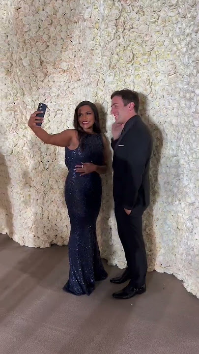 #mindykaling and #bjnovak take a selfie together