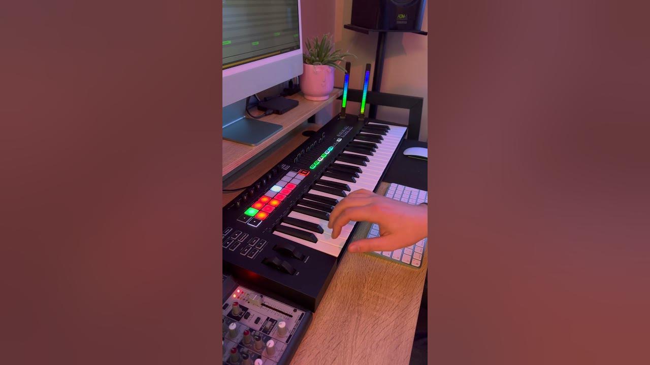 Blinding Lights - The Weeknd // Live Looping (Novation Launchkey & Ableton)