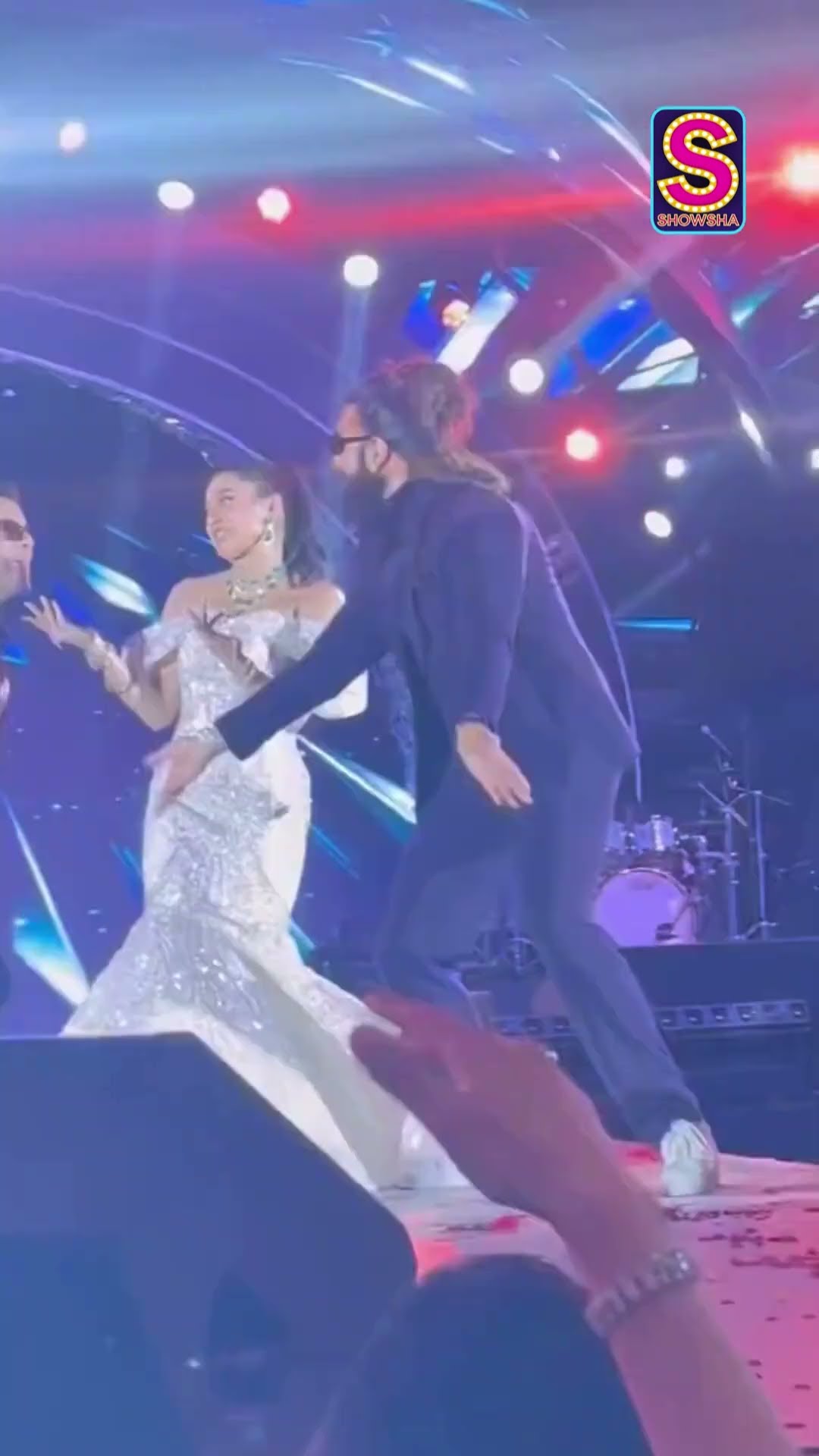 High On Energy! Ranveer Singh Brings The Roof Down While Performing At An Event | #Bollywood | N18S