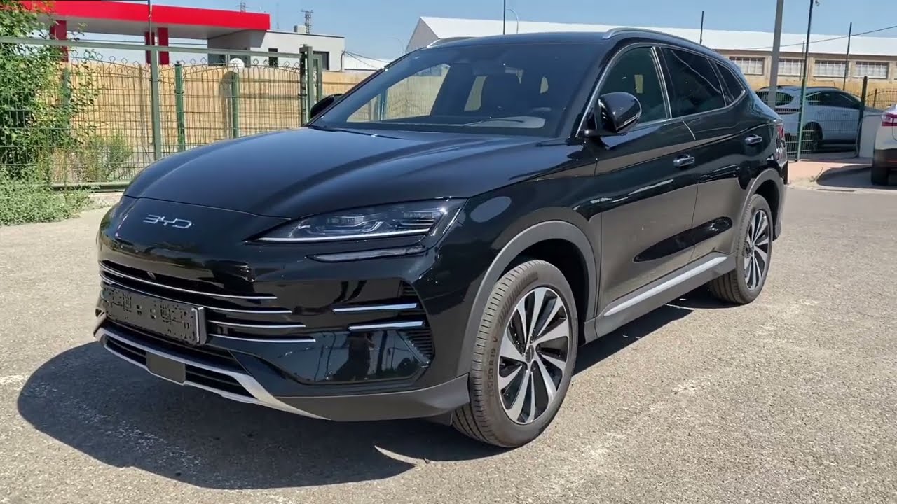 BYD Seal U DM-i Design AWD 325 CV Delan Black interior negro