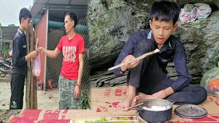 The orphan boy went to the forest to cut firewood to exchange for rice