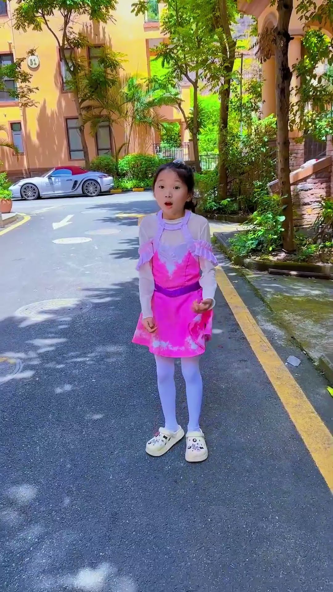 唐老六好勇敢！为了保护大家自己被梯子砸到！  #斗罗大陆 #唐舞桐与唐老六 #小舞 #唐舞桐 #唐老六