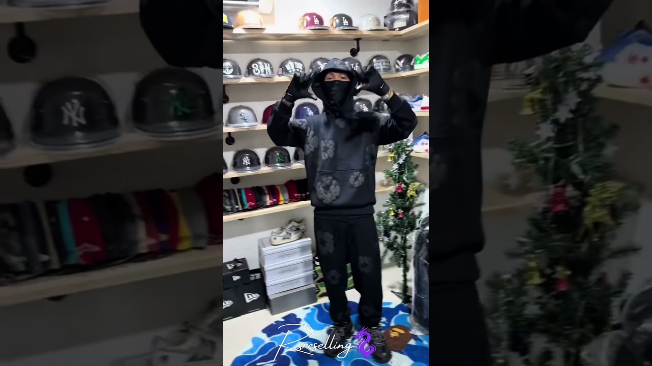 Streetwear essential 🖤 All black Denim Tears full fit ready to ship. 