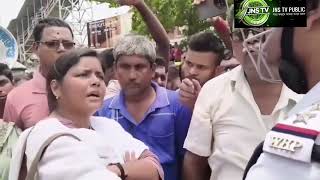 ব্যান্ডেলে হকার উচ্ছেদের প্রতিবাদে বিক্ষোভ মিছিল পুলিশ আটকানোর চেষ্টা minakshi mukharjir