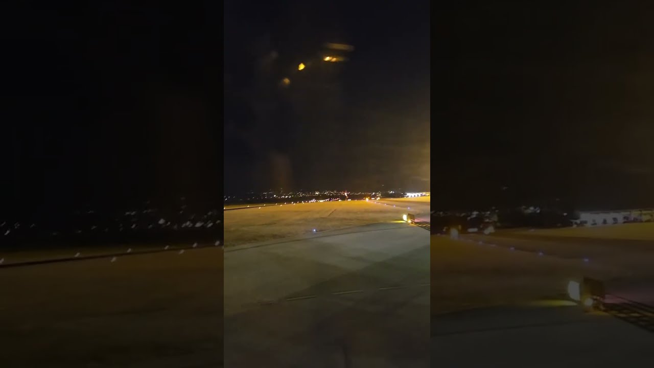 Widok z samolotu na nocny start.