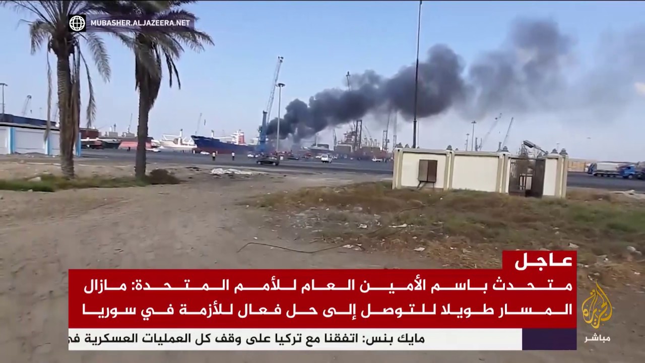 حريق في سفينة فوسفات بميناء دمياط شمال مصر