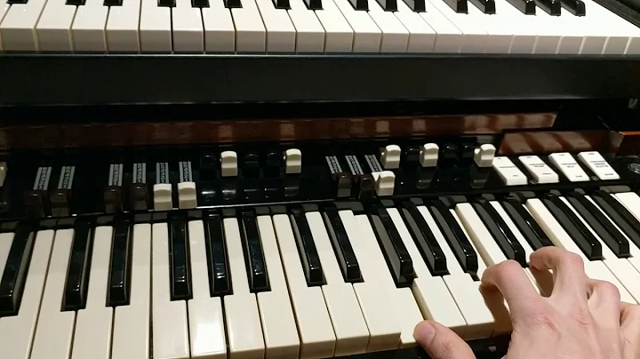 Crumar Mojo 61 vs Hammond A100 - both through the 147 Leslie speaker