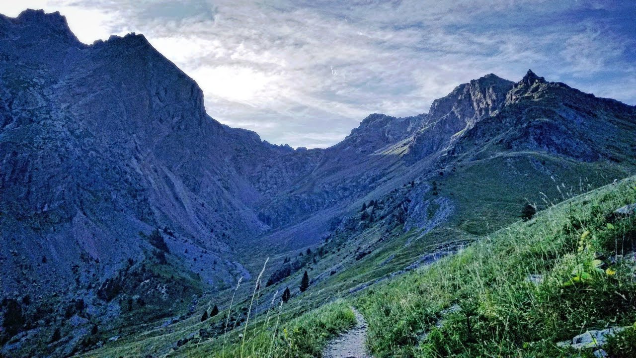 Thru Hiking The Via Alpina Red Trail R128 Le Monêtier les bains To ...