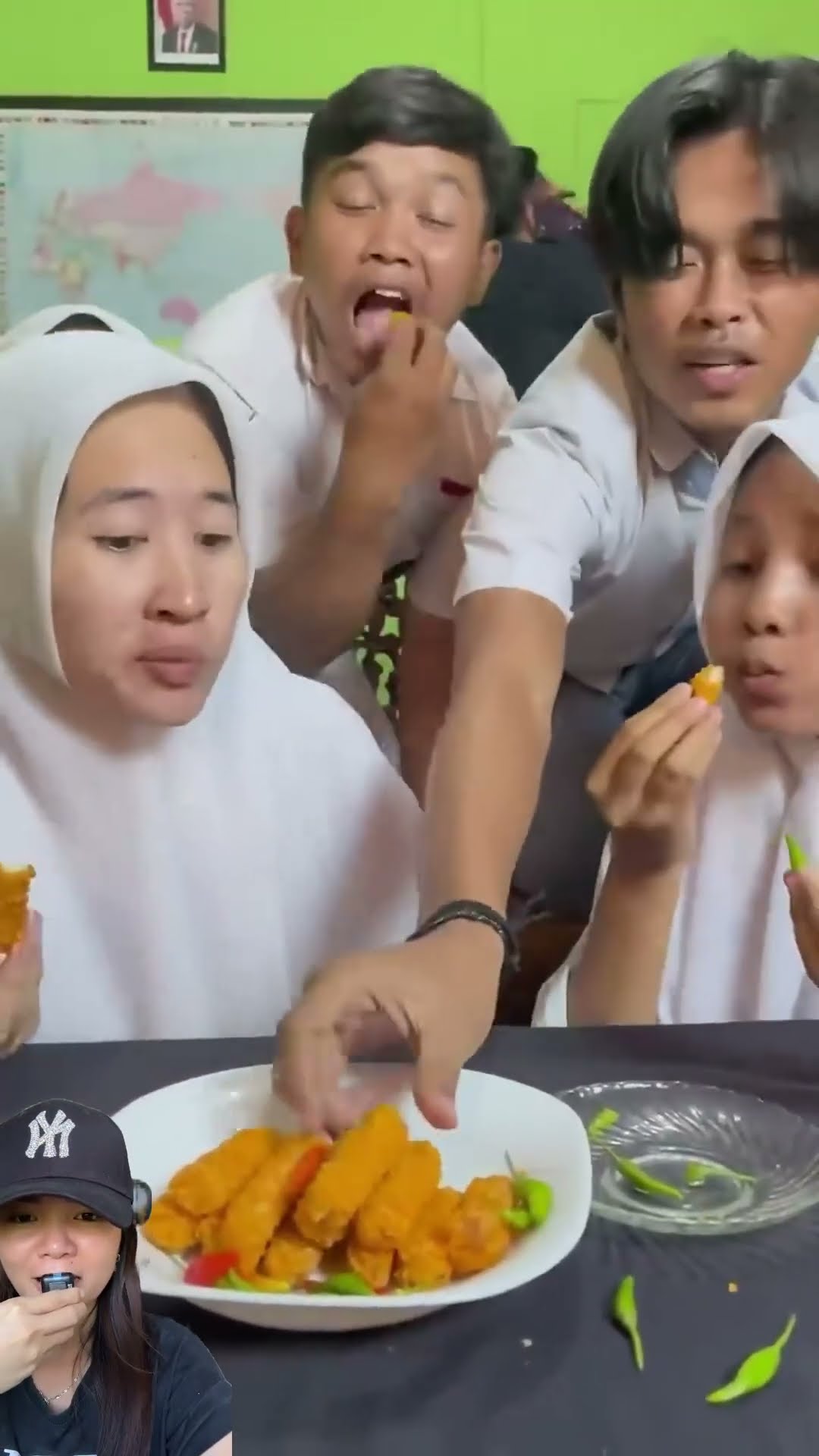 HANTU POCONG MAKAN NUGET PAK GURU ⁉️KOK HABIS ??#shorts #funny #dubbing