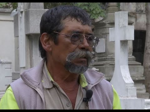 Video: La fosa común unió a los muertos