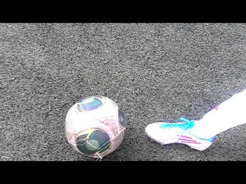 Video: Kā Uzzīmēt Futbola Bumbu