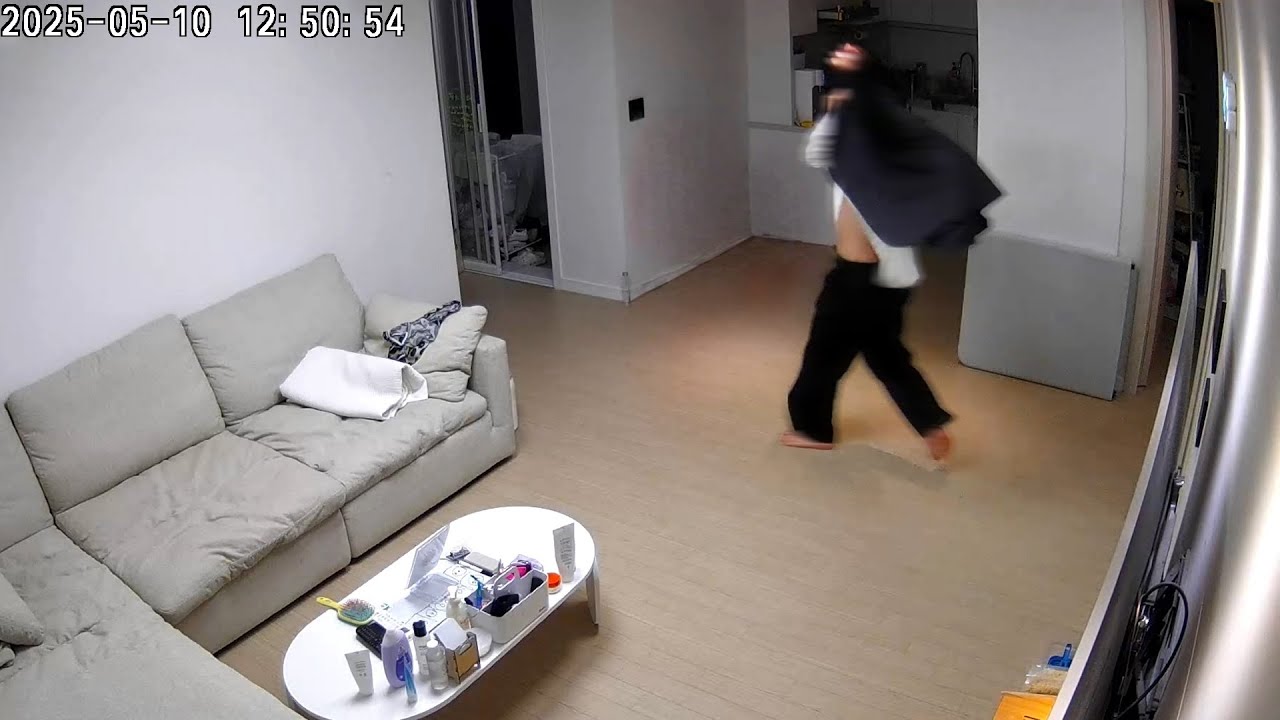 결혼식 시작 10분 전에 일어난 남편 (홈캠관찰)