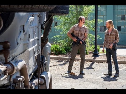Did you spot The Walking Dead's first ever fully nude zombie? - YouTube