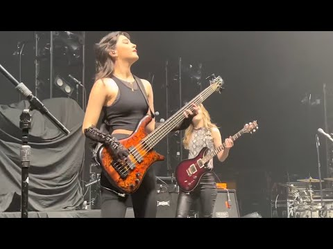 Ale✨and her Bass line on Disciple (full version)