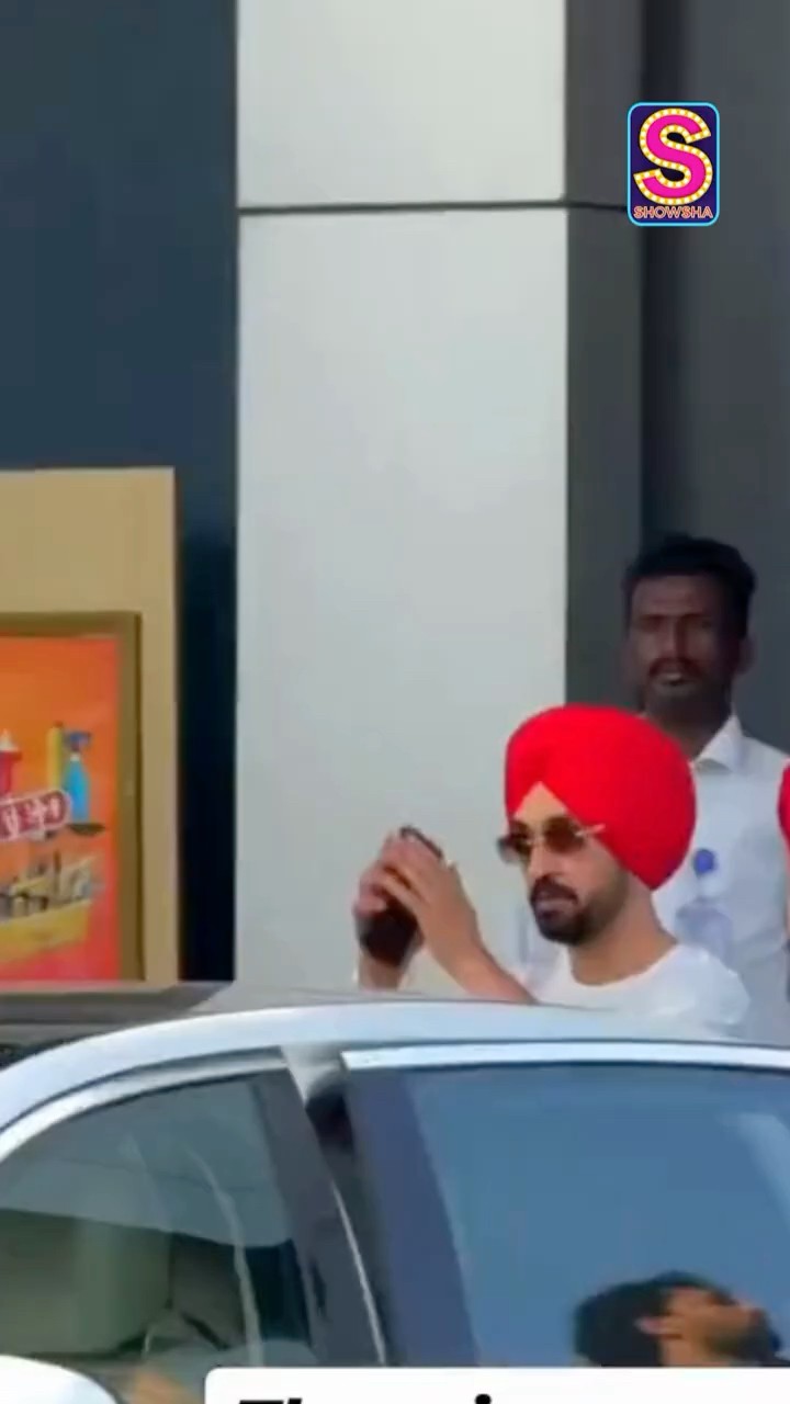 #WATCH | Rockstar Diljit Dosanjh Spotted Leaving Airport | Diljit Dosanjh Concert | N18S