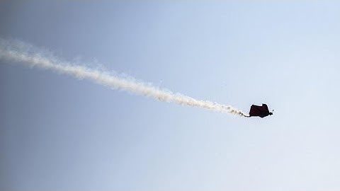 Soul Flyers: Spektakulärer Wingsuit-Flug durch Avoriaz in den Alpen