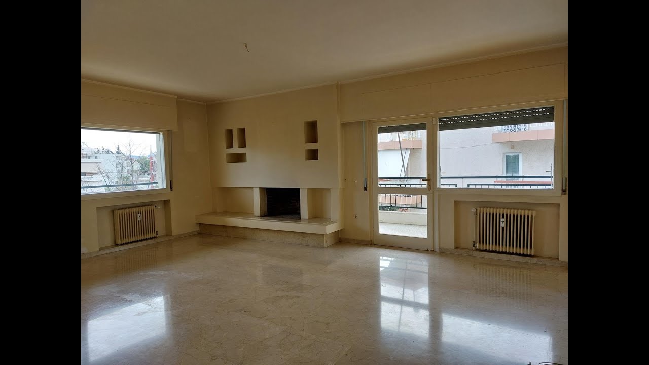 Φωτεινό οροφοδιαμέρισμα με πολλούς χώρους , με απεριόριστη θέα δίπλα σε σταθμό ΗΣΑΠ και αγορά.