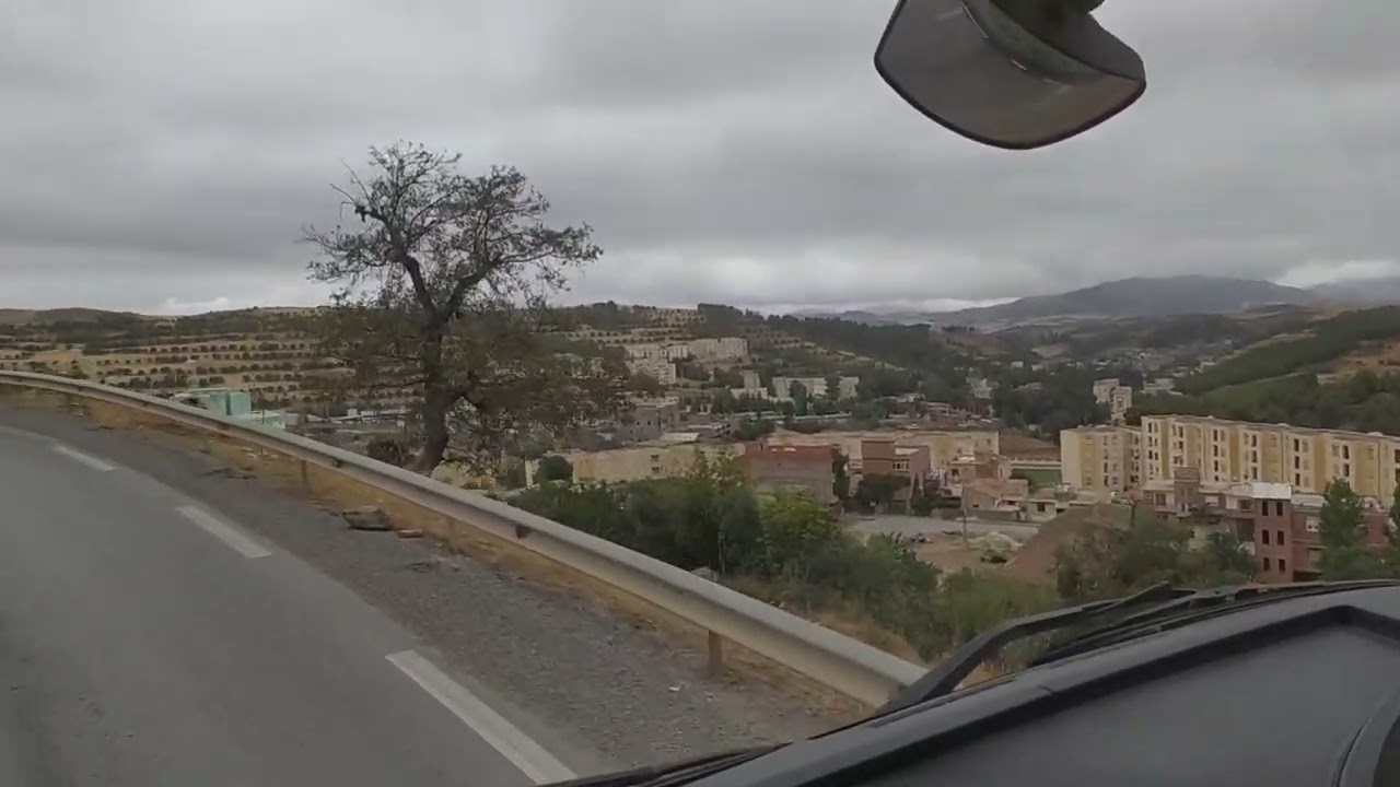 تيزي نبشار شمال شرق البلاد الجزائرالإقليم الشمالي الشرقي الجزائري، في الجهة الشمالية من ولاية سطيف.