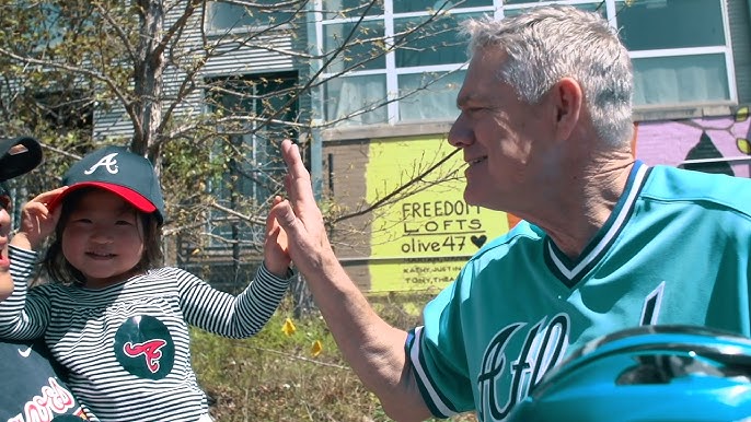 Dale Murphy says it was an 'honor of a lifetime' to be able to wear same  uniform as Hank Aaron 